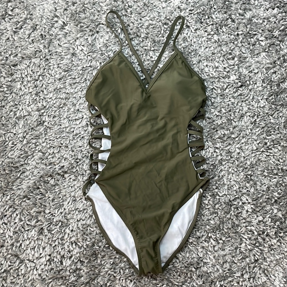 NEW Missguided one piece swimsuit